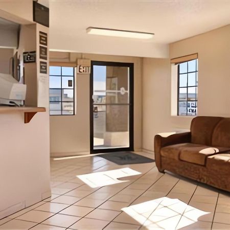 Super 8 By Wyndham Lake Havasu City Dalaman gambar