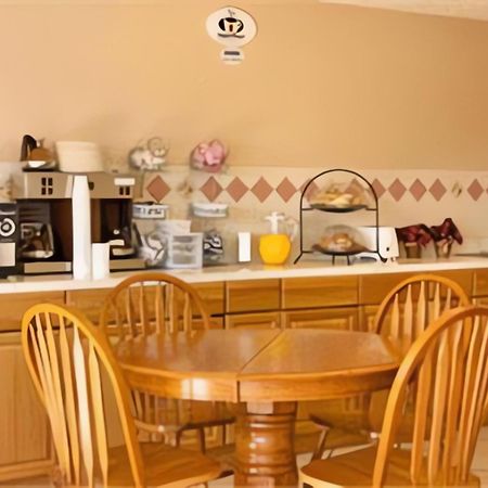 Super 8 By Wyndham Lake Havasu City Restoran gambar