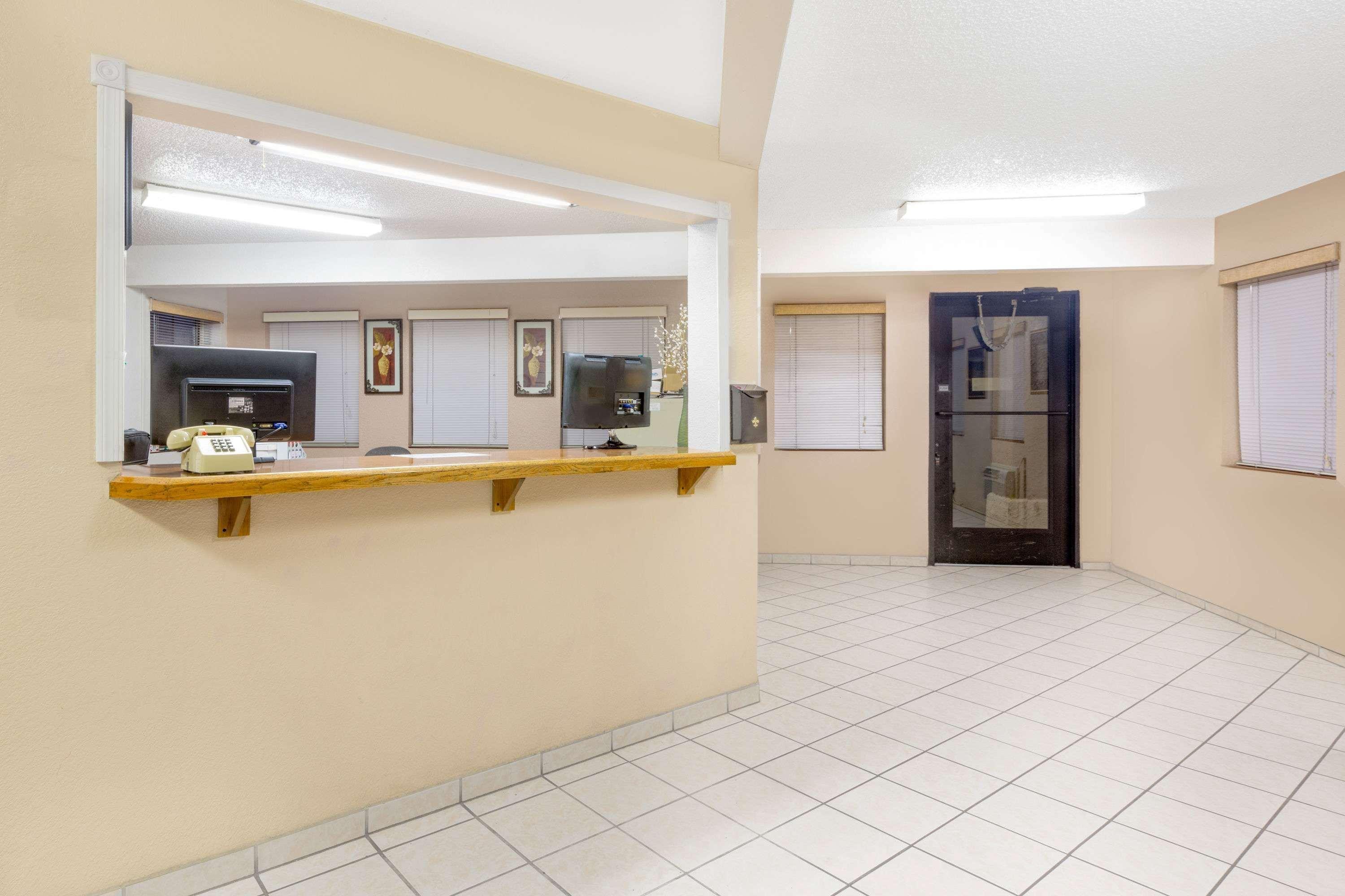 Super 8 By Wyndham Lake Havasu City Luaran gambar