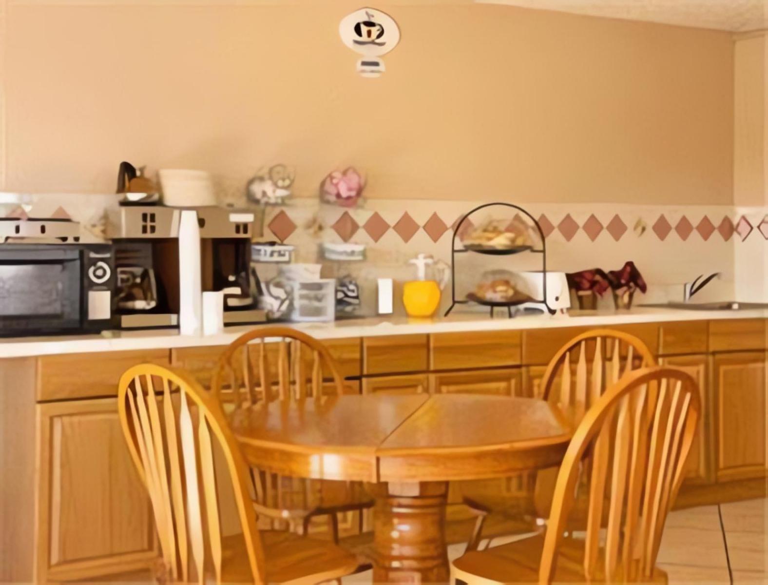 Super 8 By Wyndham Lake Havasu City Restoran gambar